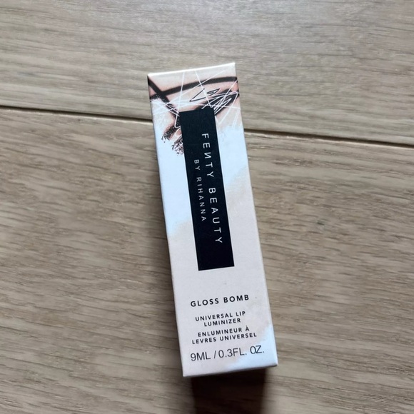 Fenty Beauty Gloss Bomb in cake shake - Picture 3 of 6